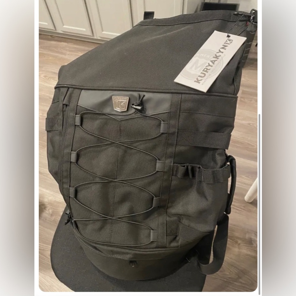 Brand New Kuryakyn Momentum Freeloader Duffle Bag 5282 with sissy bar straps